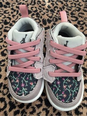 Jordan Low Floral Sneakers
Toddler Size 5c